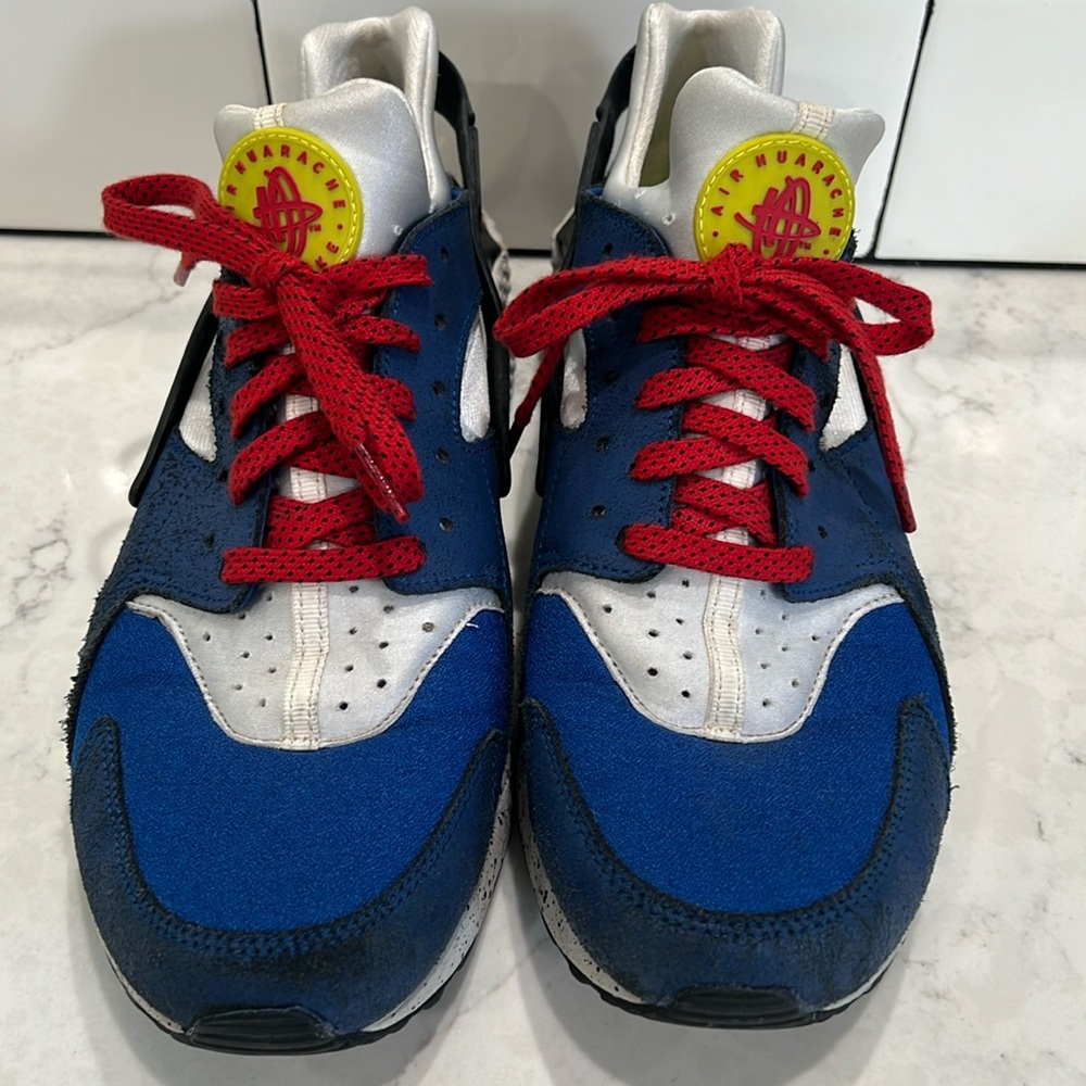 Nike haurache men’s sneakers sz 12. Blue, red. Good condition. Retro styling.